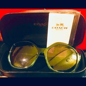 Coach sunglasses and cAse like new